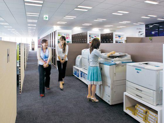 Hewlett-Packard Japan, Ltd./【Copier area】This magnet space consolidates the printer-copiers, shredders and other office equipment to promote communication.