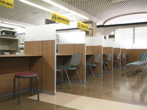 Yokohama City, Kanagawa Prefecture/【Naka Ward - Service counter】Counter dividing panels can be moved or removed.