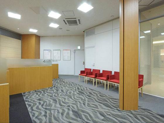 The Okazaki Shinkin Bank/【Consultation booth】Panels are set up for privacy.