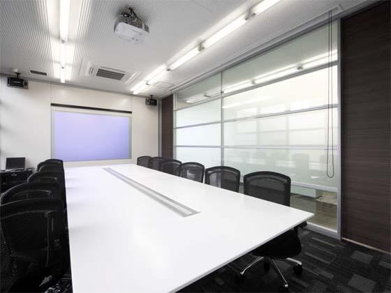 Wada Aircraft Technology Co., Ltd./【Communication area】The meeting rooms have a modern look.