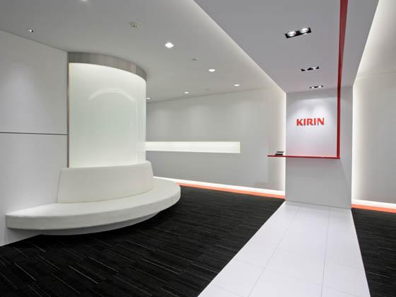 Kirin Kyowa Foods Company, Limited/【Entrance area】(Entrance area 1) A simple entrance accented with Kirin Red. 