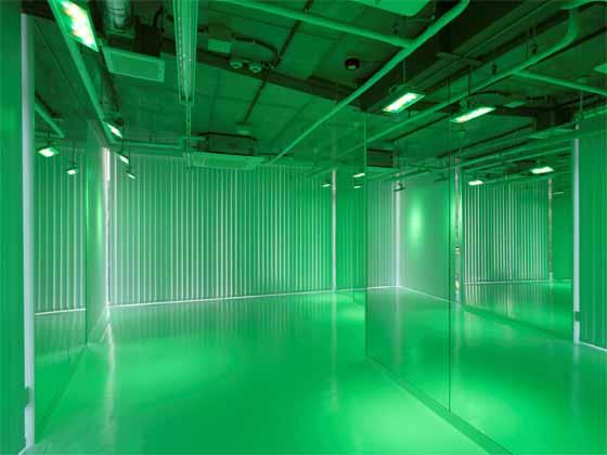 iibon.s/【Yoga studio】(Tonir - A color yoga studio on the 3rd fl.) The studio lit up with green light