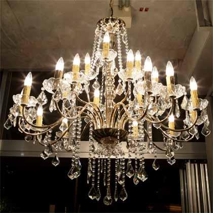 iibon.s/【Café】The chandeliers exude class.