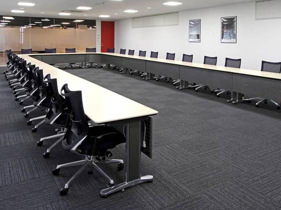 ABB Bailey Japan/【Large meeting room】This space is used for important company and customer meetings.