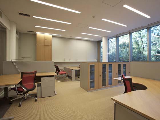 Ambassade de France au Japon/【Office area】The colors of the chairs match the signature color for each floor.