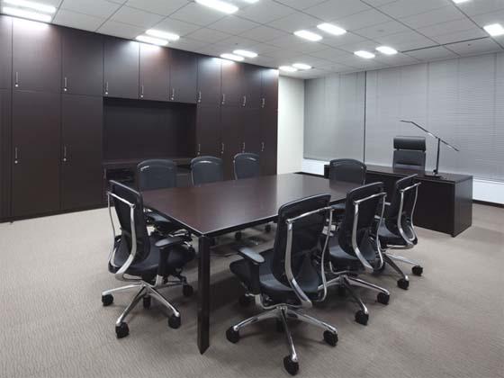 Meiko Network Japan Co., Ltd./【Executive area】The executive offices use built-in storage elements to improve storage efficiency and provide sound insulation. 