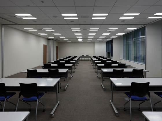 General Materials Manufacturer/【Meeting room area】The large meeting room can be flexibly divided into one to three rooms using movable room dividers. 