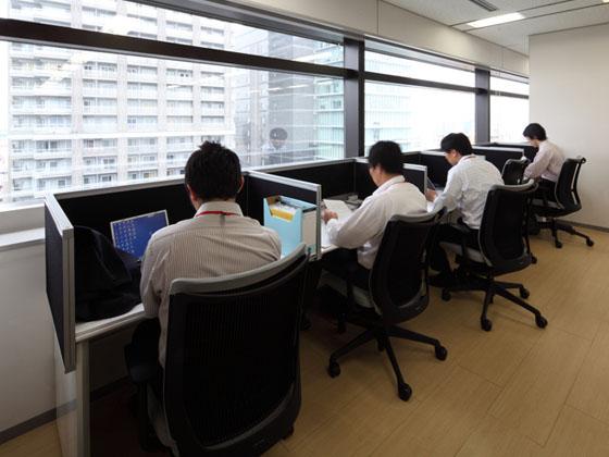 KAGOME CO., Ltd./【Office area】This concentration space is perfectly suited to intense work by individuals.