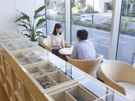 AUN CONSULTING, Inc./【Lounge】Stationery cabinets and window area.