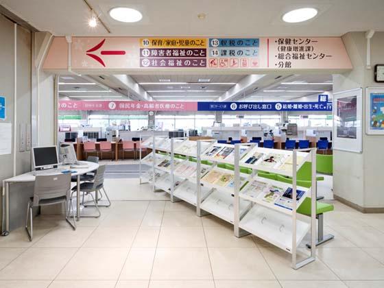 Yotsukaido City/【Information space】The easy-to-understand signage is based on universal design principles. 