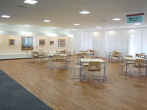 Ome City/【Break area】The cafe showcases Ome works of art.