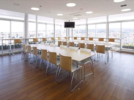 Kyowa Medical Corporation/【Break area】This open environment on the top floor affords a great view.