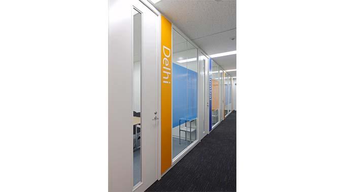 HCL JAPAN LTD./【Meeting area】A meeting room named for a city in India.