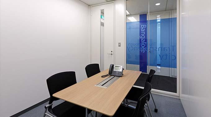 HCL JAPAN LTD./【Meeting room】There are eight meeting rooms, ensuring plenty of meeting space.