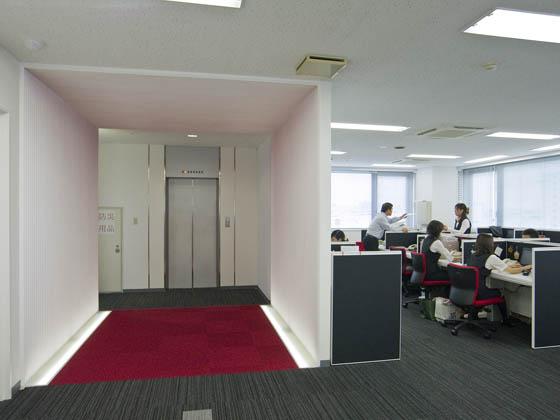 Plenus Company Limited/【Office area (Office area-gate, OFF)】A mechanism for changing workers' mood using a gate (socializing mode)