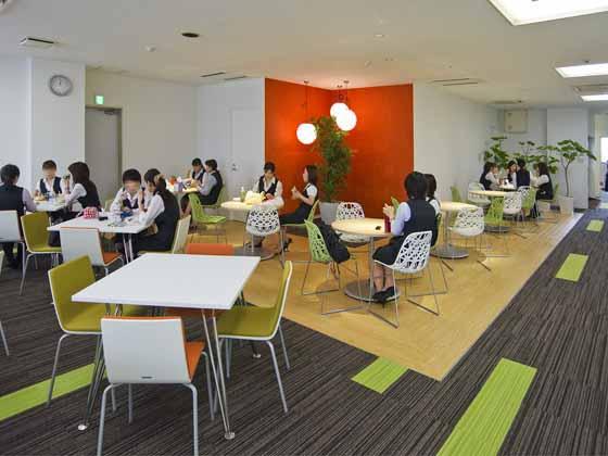 Plenus Company Limited/【Relaxation area】Relaxation space for concentrated working in which people can rest and have meals, etc.