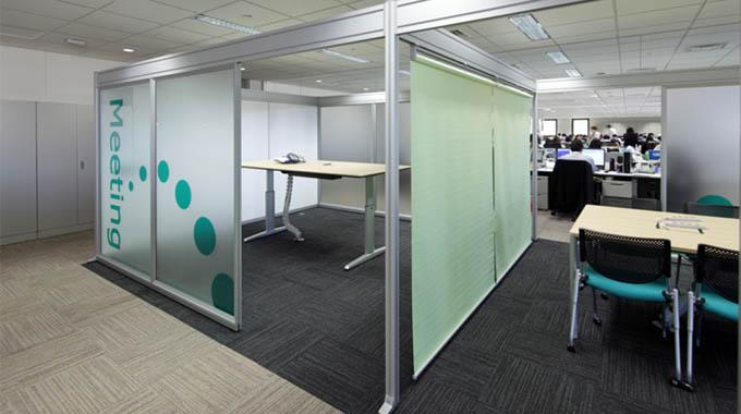 MS & AD Systems Company, Limited/【Semi-open meeting area】Semi-open meeting area which has introduced standing meetings as well