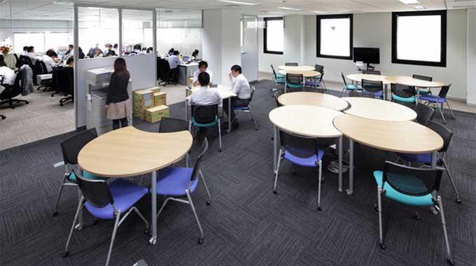 MS & AD Systems Company, Limited/【Open meeting area】East-to-west open meeting area which can be freely arranged according to the number of people