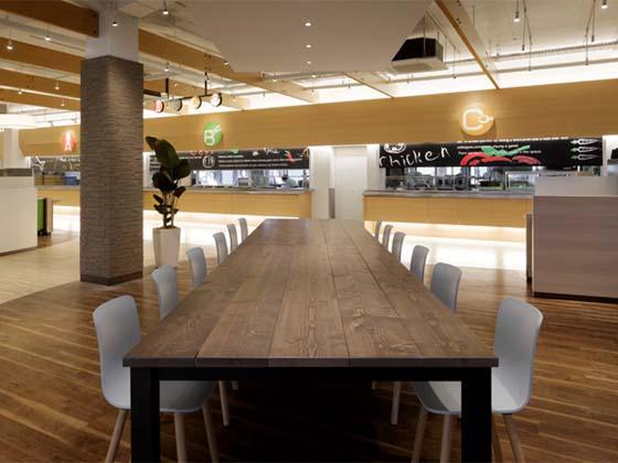Oki Electric Industry Co., Ltd./【Second floor big table】A big table using a solid tabletop and with a soft texture