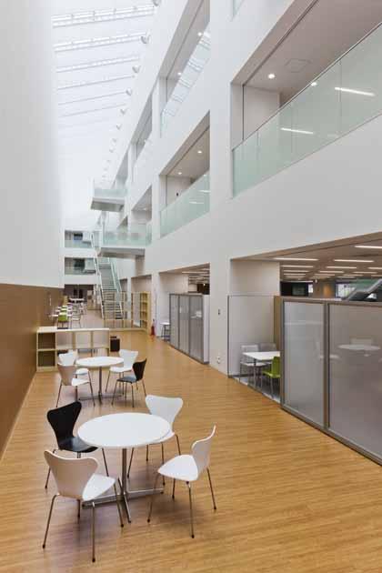 Tokyo Electron Miyagi Limited/【Atrium】The 100-meter atrium, which opens up over three floors, is a comfortable communication space bathed in light from the skylight.