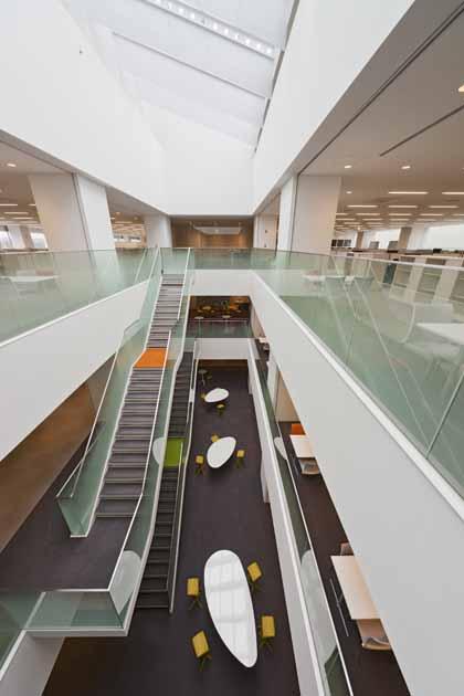 Tokyo Electron Miyagi Limited/【Central stairs stairwell】The stairwell of the stairs located in the center of the floor encourages vertical communication.