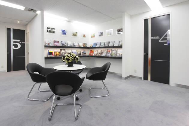 SEKISUI HEIM Chubu Co. Ltd./【Open lounge】We gathered the relevant books here so that the customers can enjoy and relax