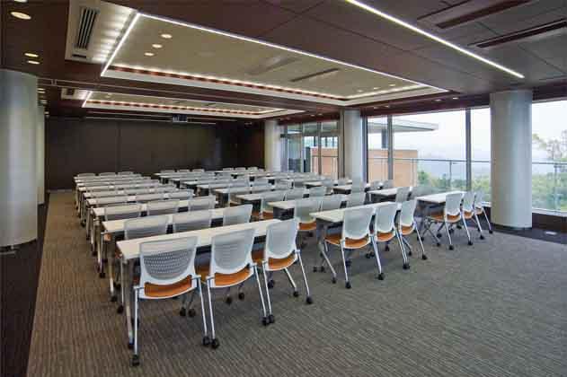 IT services company/【Large meeting room】The meeting room has movable furniture and is structured so that it can also be used for seminars