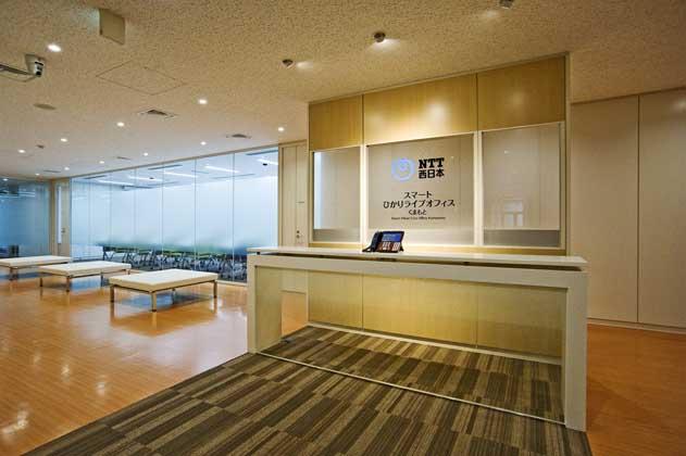 NTT West Kumamoto Branch/【Entrance area】An open space facing a glass meeting room