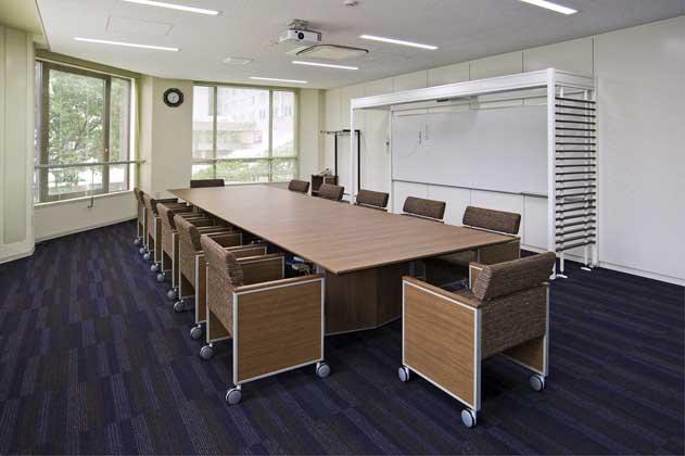 NTT West Kumamoto Branch/【Meeting area】A space enabling sophisticated meetings utilizing ICT tools