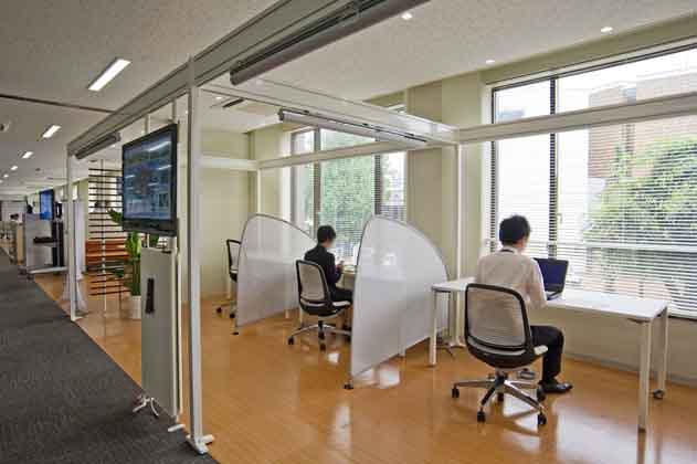 NTT West Kumamoto Branch/【Office area】We designed individual concentrated work spaces facing windows