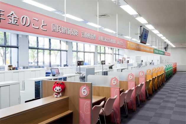 Ebina City, Kanagawa Prefecture/【Counter area】The easy-to-understand color-coded counters are designed to ensure privacy