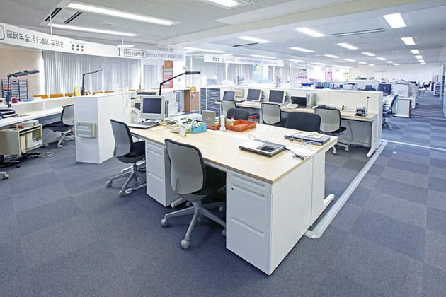 Town of Matsukawa in Nagano Prefecture/【Office area】To expand the lobby, more efficient use was made of work space.