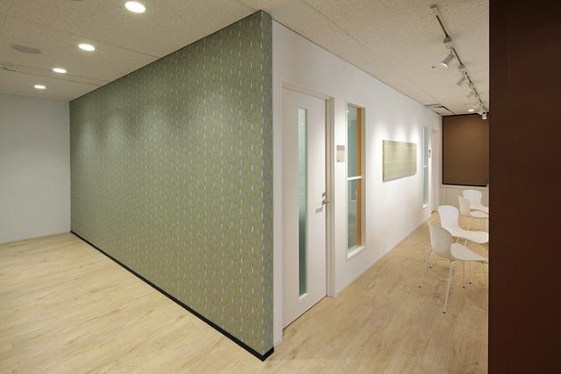 Pharmaceutical company/【Meeting rooms】Placement next to the lounge leads to exchanges of ideas across departments.