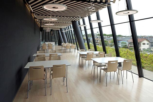 JA Tokyo Musashi/【Lounge】Adjoining the conference room, this space is also used as a cafeteria lounge