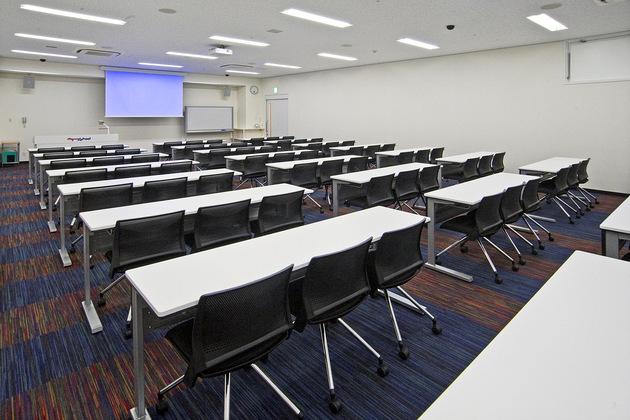 Mymy School Co., Ltd./【Classroom 1】This state-of-the-art classroom enables efficient learning with a fully equipped AV system.