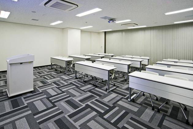 Mymy School Co., Ltd./【Classroom 3】Bright interior finishing was used in this classroom for a relatively small number of students.