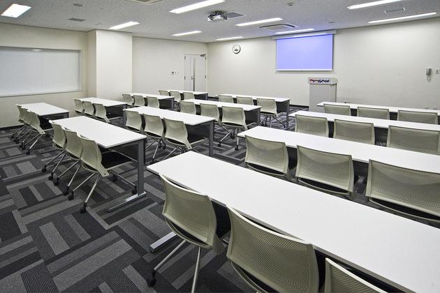 Mymy School Co., Ltd./【Classroom 3】All classrooms have a fully equipped AV system.