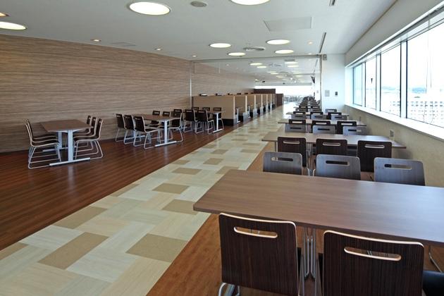 Sony Corporation/【Central area】This area has a calm atmosphere with dark brown wood grain as the keynote color.