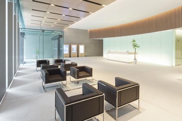 The Niigata Nippo Co., Ltd./【Entrance area】The Niigata Nippo reception area was established separate from the main entrance.