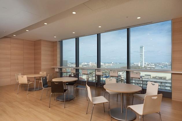 The Niigata Nippo Co., Ltd./【Refresh area】In the refresh area, personnel can enjoy the view while taking a break from work.