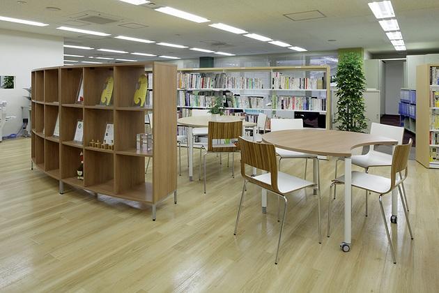 Cleanup Corporation/【Area entrance】Information exchange and distribution are possible in this high-traffic space.