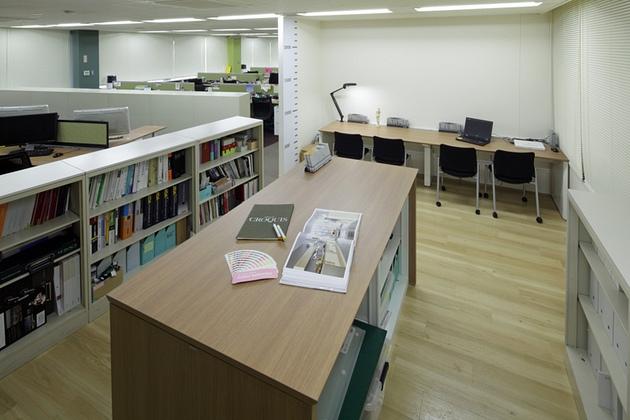 Cleanup Corporation/【Work/concentration corner】This work corner is easy to use for both groups and people working alone.