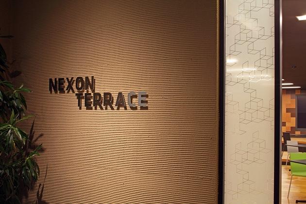 Nexon Co., Ltd./【Entrance area】The NEXONGATE symbol is shown on the glass surface.