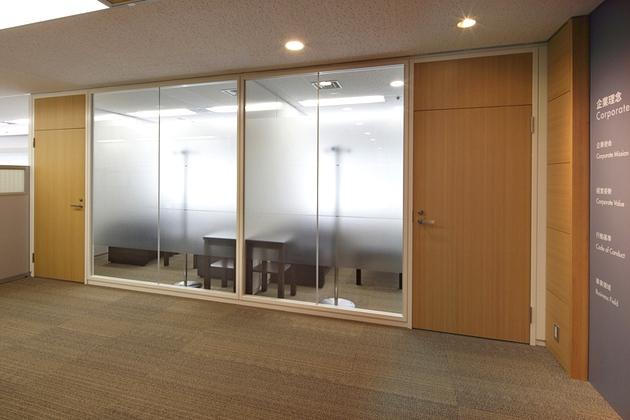 Takashima & Co., Ltd./【Reception room】Previously scattered across multiple floors, reception rooms were relocated for easy access from the entrance.