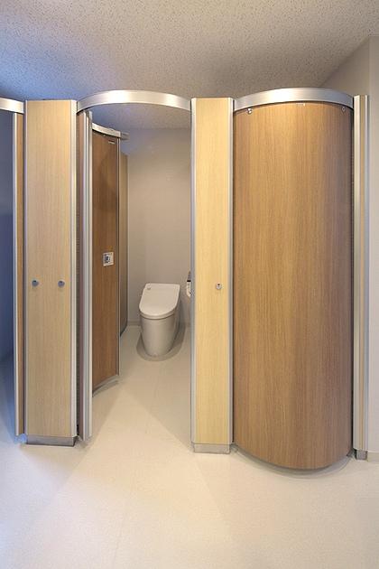 FANCL Corporation/【Women's restroom】Tasteful wood-grain ”wavelet toilet booths” are used.