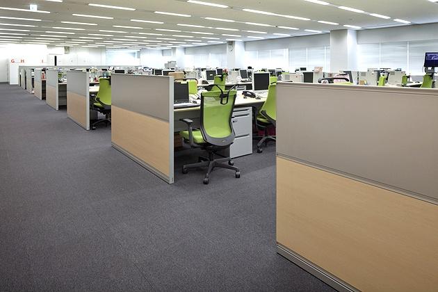 NEC Capital Solutions Limited/【Office area】A work area with a universal layout.