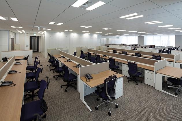 NINBEN Co., Ltd./【Office area】For desks, a 600D (depth) size was used. The resulting office has excellent unobstructed visibility.