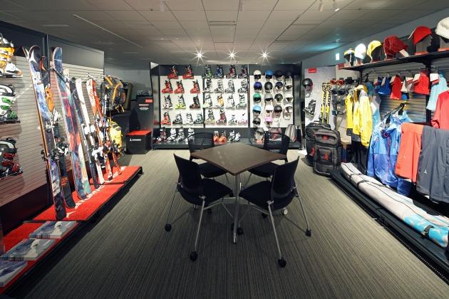 Amer Sports Japan, Inc./【Showroom area】The brand booth interior fittings enable the display of a variety of items.