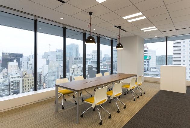 Group Holdings/【Open meetings】Meeting space is located in a corner with a good view.