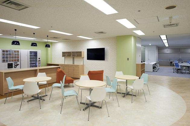 SGS Japan Inc./【Refresh area】Pastel colors are used for a bright and soothing atmosphere.